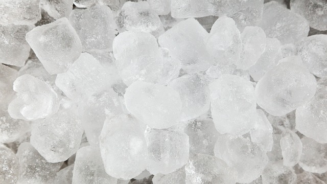 kumpulan es batu kristal